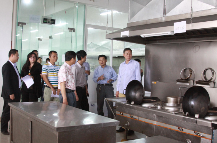 烹饪实训室察看.png