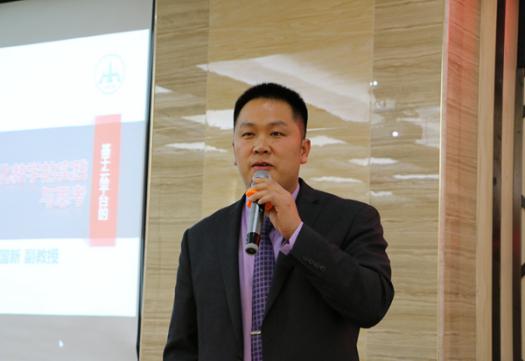 黄河水利职业技术学院教授闫国新作专题报告?.jpg 黄河水利职业技术学院教授闫国新作专题报告?.jpg