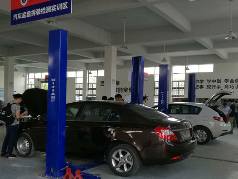 3.汽车系校内实训基地_meitu_3.jpg
