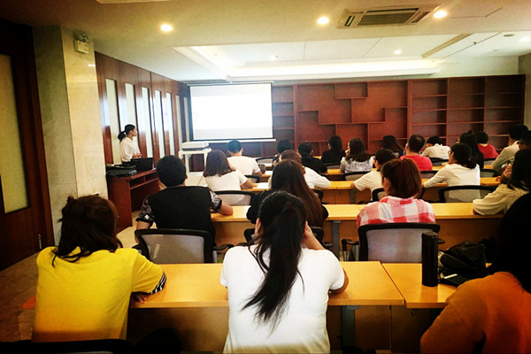 讲座现场.jpg 讲座现场.jpg