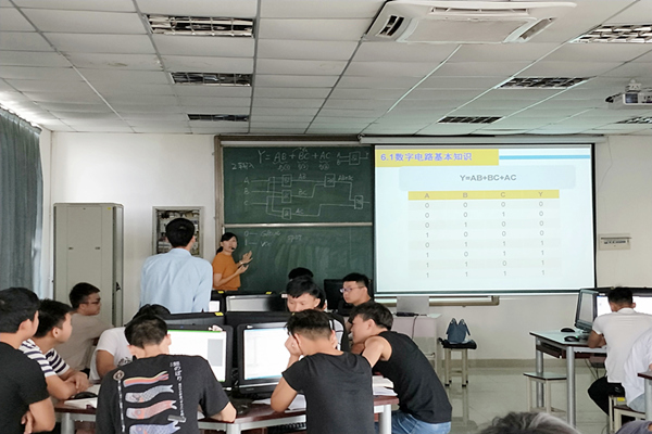 20180509学院成功举办第五届青年教师教学大赛（2）_副本.jpg
