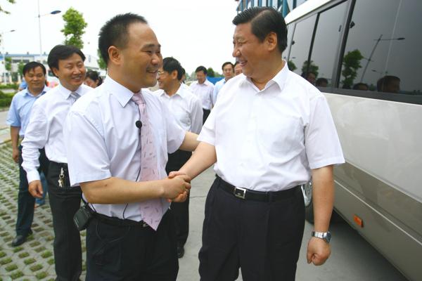 时任上海市市委书记习近平亲切会见董事长李书福.jpg