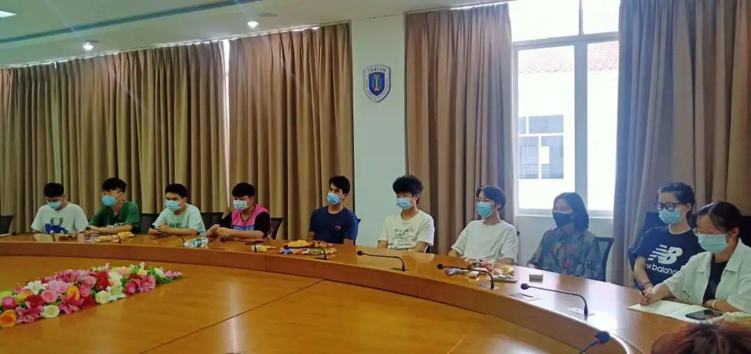 20200824关心关爱不停�?真情暖意为学生——海燕策略线路1,海燕策略社区论坛,海燕策略社区论坛登陆,海燕策略实战讨论区各位老师探望暑假留宿同学 (13).jpg 20200824关心关爱不停�?真情暖意为学生——海燕策略线路1,海燕策略社区论坛,海燕策略社区论坛登陆,海燕策略实战讨论区各位老师探望暑假留宿同学 (13).jpg