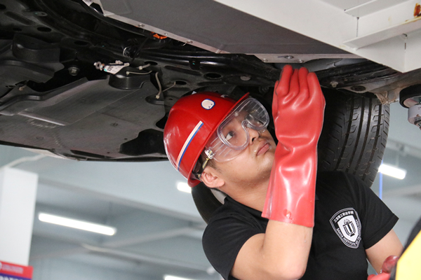 20201030我校荣获2020年“吉利杯”新能源汽车技术与服务赛项冠军 (5).JPG