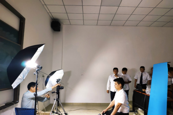 20210412 我校有序开展毕业生图像信息采集工作01.jpg