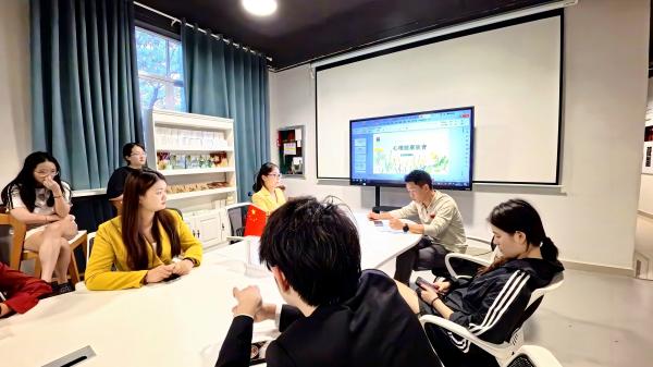 数媒-班会1.jpg